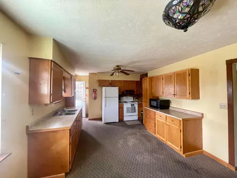 275 Meadow Dr, Circleville, OH 43113 photo 3