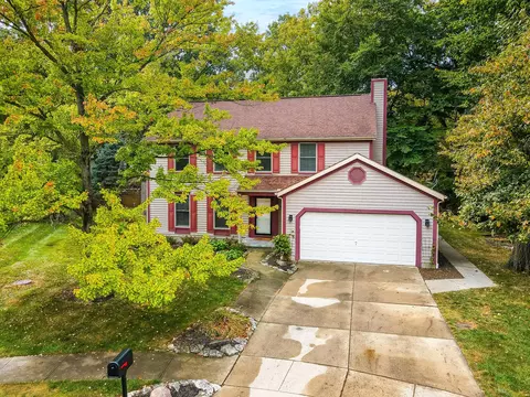 7483 Mapleleaf Ct, Columbus, OH 43235 photo 2