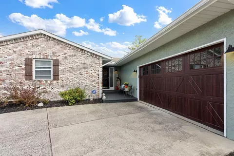 6320 Beaver Lake Dr, Grove City, OH 43123