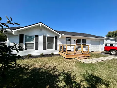 110 E School St, New Holland, OH 43145