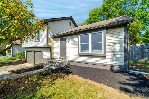 5252 Wagon Wheel Ln, Gahanna, OH 43230