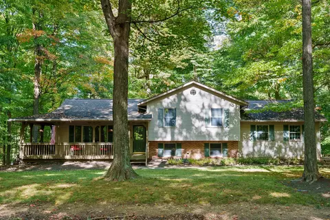 2376 Apple Valley Dr, Howard, OH 43028