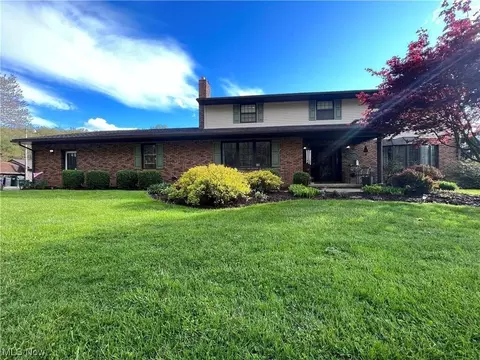 6498 Wolf Run Rd SE, New Philadelphia, OH 44663