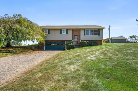 6950 Minnick Dr, Nashport, OH 43830