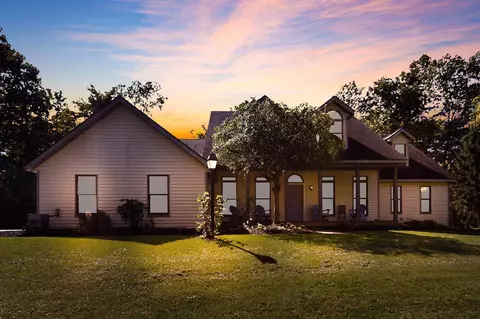 8693 National Rd SW, Pataskala, OH 43062