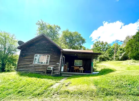 137 Harrison St, Corning, OH 43730 photo 1