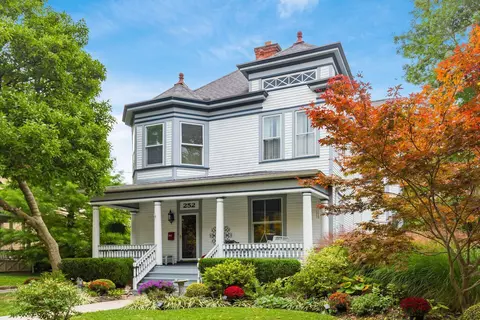 252 N Franklin St, Delaware, OH 43015