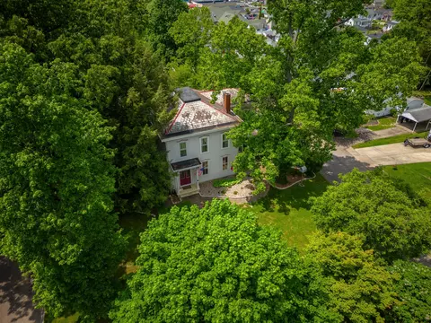 2261 Dresden Rd, Zanesville, OH 43701