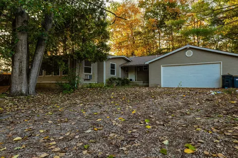 8836 Armitage Rd, Athens, OH 45701