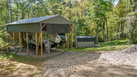 32102 W Boyd Hall Rd, Piedmont, OH 43983