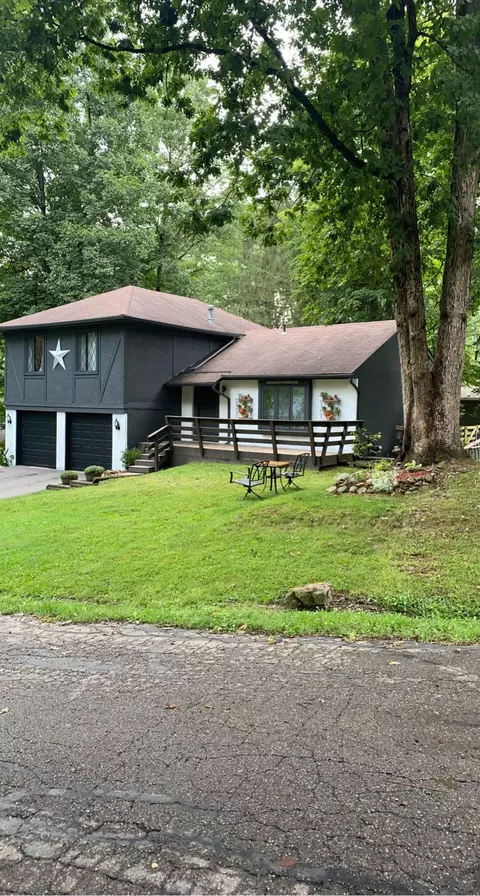 1854 Walnut Rd, Heath, OH 43056