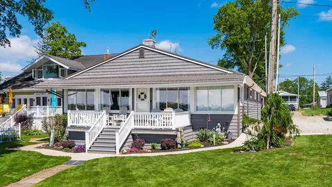 335 Lakeview Ave, Buckeye Lake, OH 43008