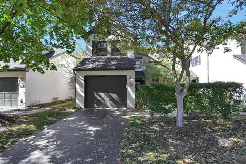6695 Willow Grove Ln, Dublin, OH 43017