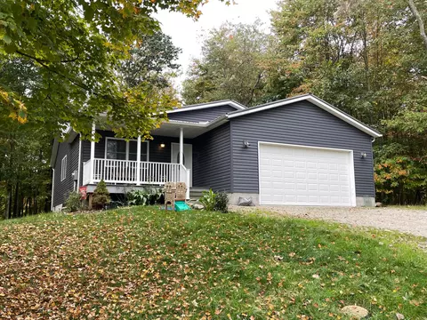 696 Floral Valley Dr E, Howard, OH 43028