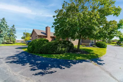 2497 Hooverside Ln, Grove City, OH 43123