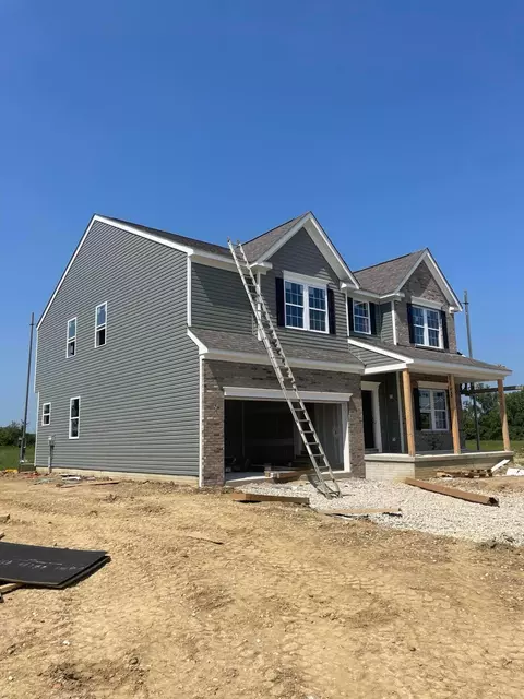 505 Walker Pointe Dr, Commercial Point, OH 43116