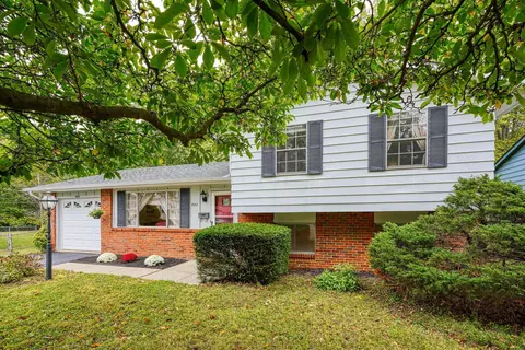992 Kings Charter Ln, Reynoldsburg, OH 43068