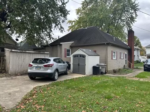 Exterior - 324 N Spring St, Logan, OH 43138 photo 4 of 7
