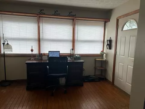 Living - 324 N Spring St, Logan, OH 43138 photo 4 of 4