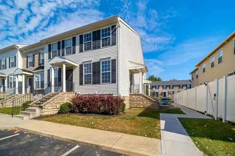 332 Oxford Oak Dr, Blacklick, OH 43004