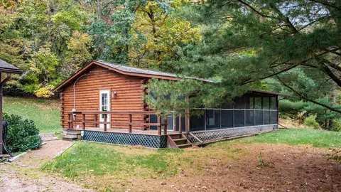 8405 Blackrun Rd, Nashport, OH 43830