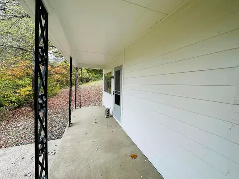 147 High St, Corning, OH 43730 photo 5