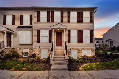 7026 Gallant Fox Dr #12, New Albany, OH 43054