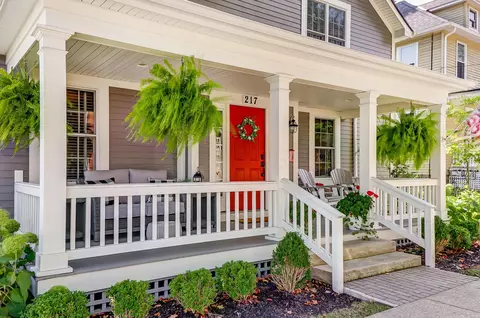 217 E College St, Granville, OH 43023