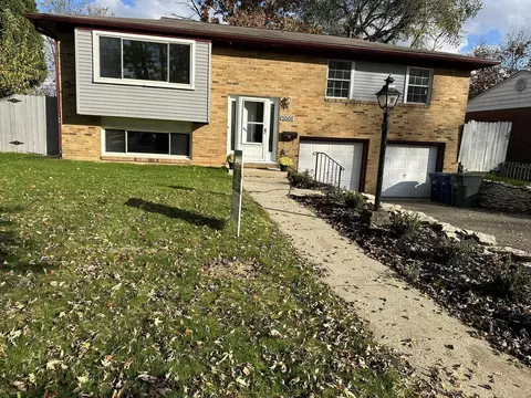 5566 Roche Dr, Columbus, OH 43229