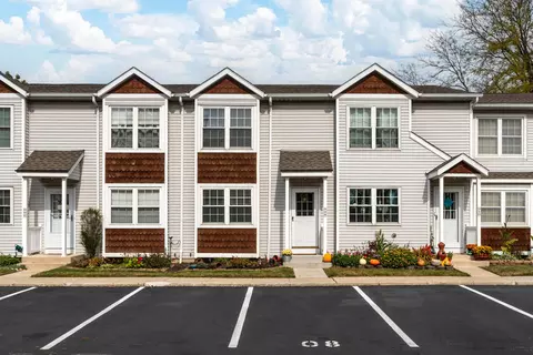 908 Upholland Ln #17D, Worthington, OH 43085