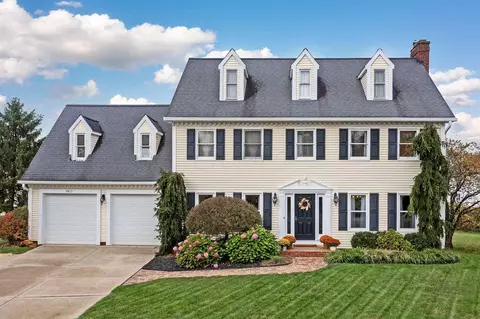1917 York Town Ct, Lancaster, OH 43130