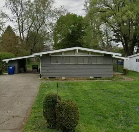 1082 Woodlawn Ave, Newark, OH 43055