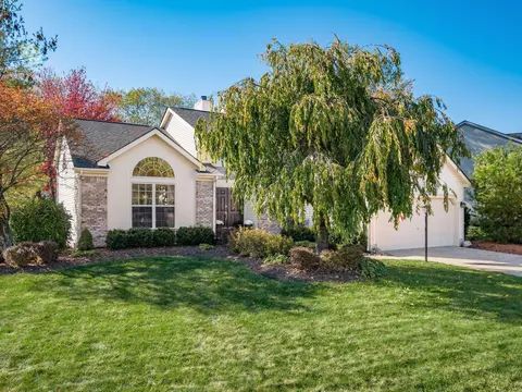 7020 Pine Hollow Dr, Westerville, OH 43082