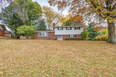 302 Teryl Dr, Mount Vernon, OH 43050