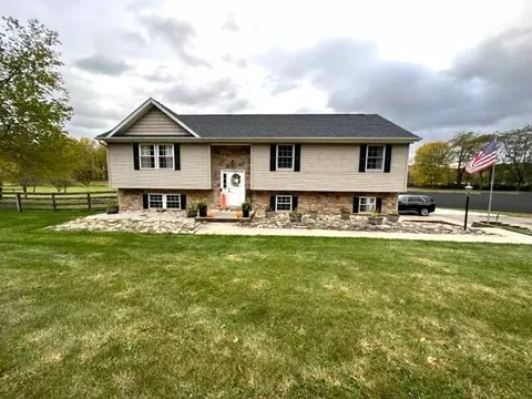 7155 Frazeysburg Rd, Nashport, OH 43830