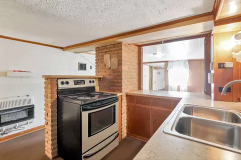 635 N Walnut St, Logan, OH 43138 photo 32