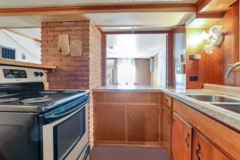 635 N Walnut St, Logan, OH 43138 photo 35