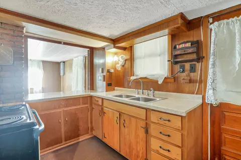 635 N Walnut St, Logan, OH 43138 photo 33