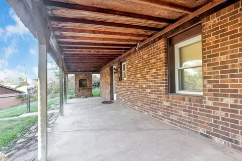 635 N Walnut St, Logan, OH 43138 photo 8