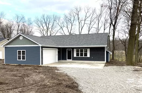 92 N High St, Croton, OH 43013