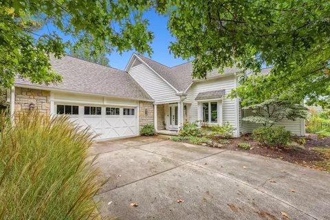 686 Laurel Ridge Dr, Columbus, OH 43230