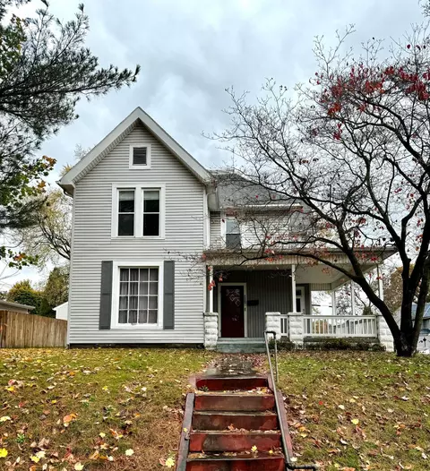 868 Chestnut St, Coshocton, OH 43812