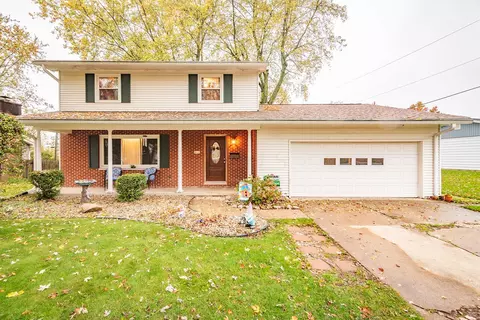 613 Hilltop Dr, Bellefontaine, OH 43311