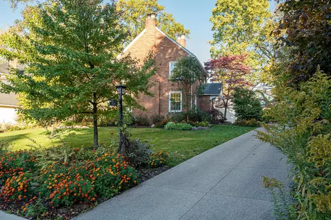198 E Torrence Rd, Columbus, OH 43214 photo 2