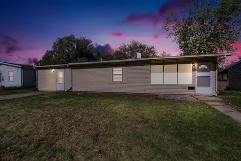 207 Prentice Dr, New Carlisle, OH 45344