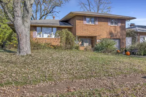 1082 Marland Dr N, Columbus, OH 43224