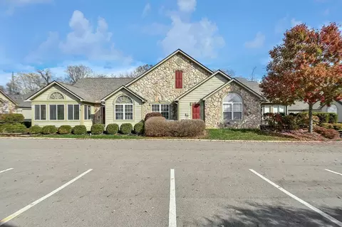 2094 Taylor Ln, Newark, OH 43055