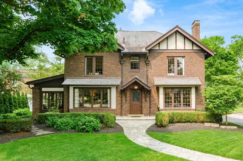 1811 Roxbury Rd, Columbus, OH 43212