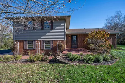 844 Knollwood Cir SW, Washington Court House, OH 43160