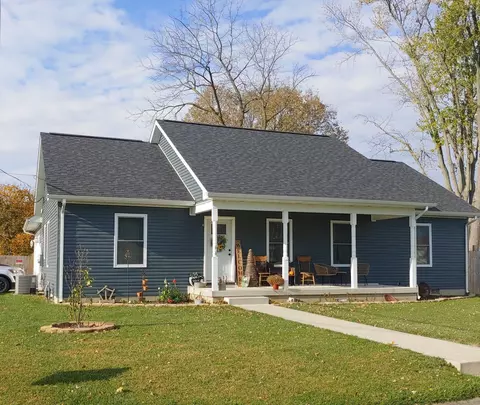 66 Main St, Bloomingburg, OH 43106